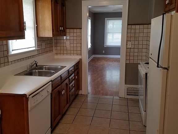 2nd image of 11101 E 10th St S