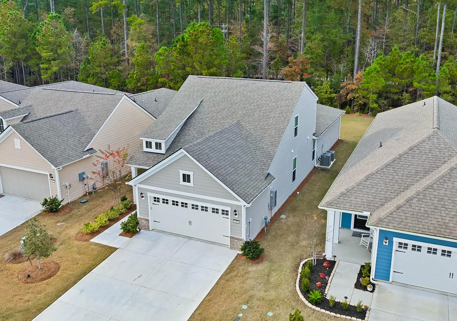 686 Destiny Dr — Photo 3