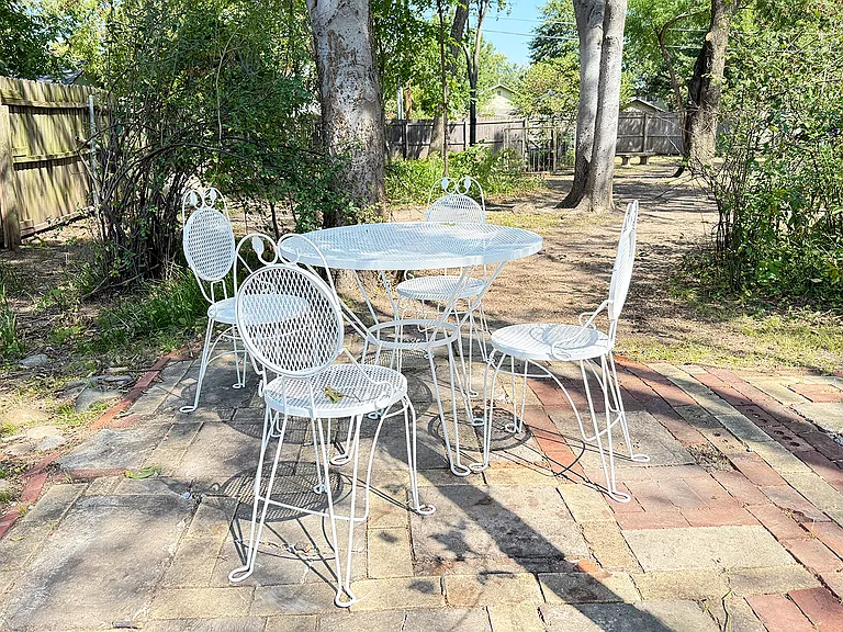 325 W Tonhawa St — Photo 14