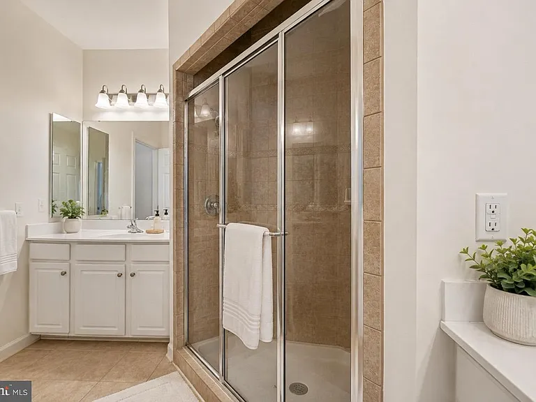 5722 Callcott Way #B — Photo 33