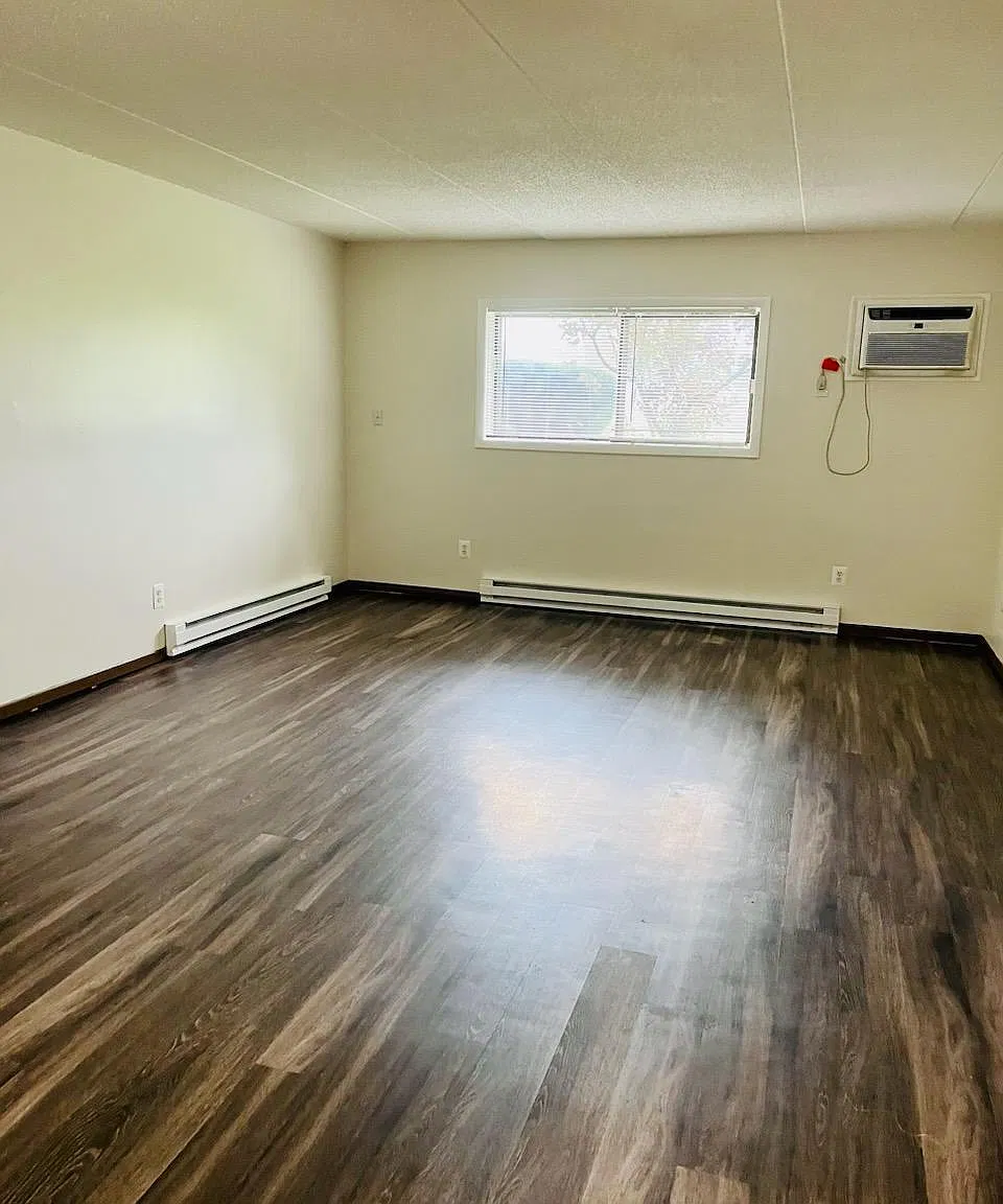 2 bed, 1.5 bath, 940 sqft, $1,565 — Photo 3