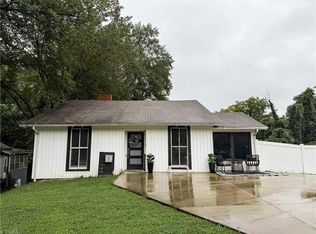 144 W Elm St, Mount Airy, NC 27030