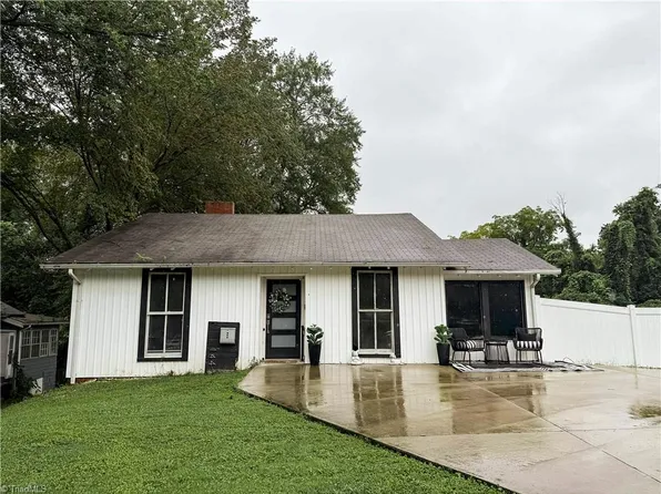 144 W Elm St, Mount Airy, NC 27030