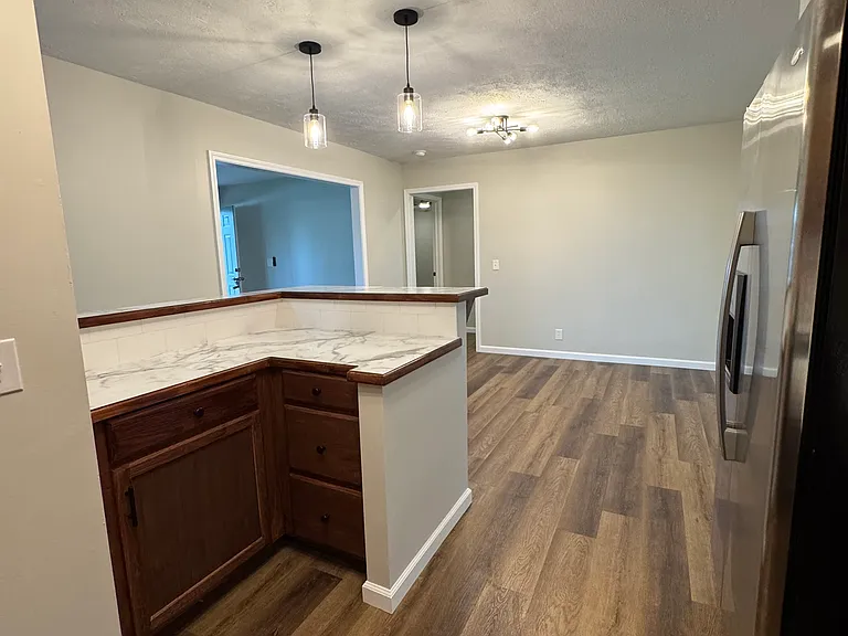 2230 N Aline Ave — Photo 3