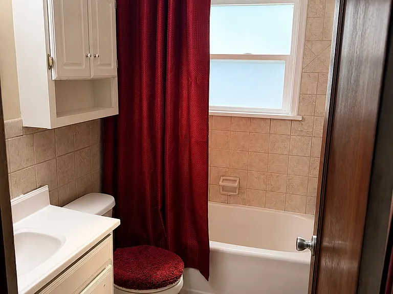 527 E Hoffman Ave — Photo 10