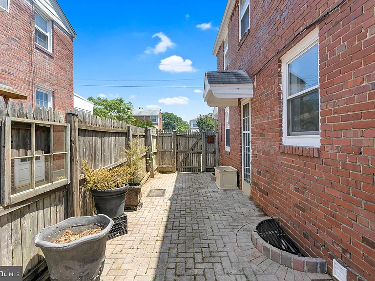 2446 S Nelson St — Photo 23