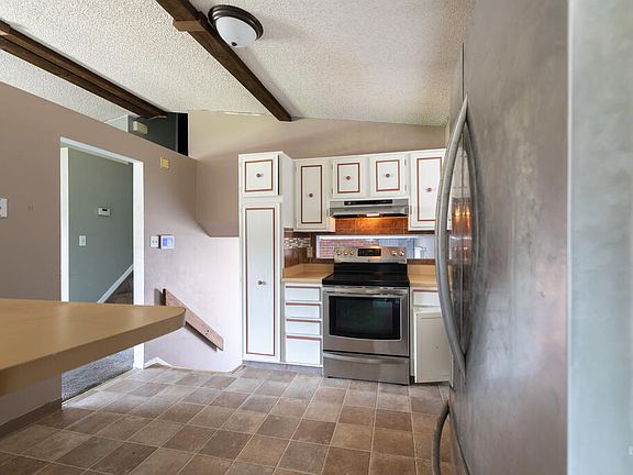 3rd image of 37 Belvista Ct