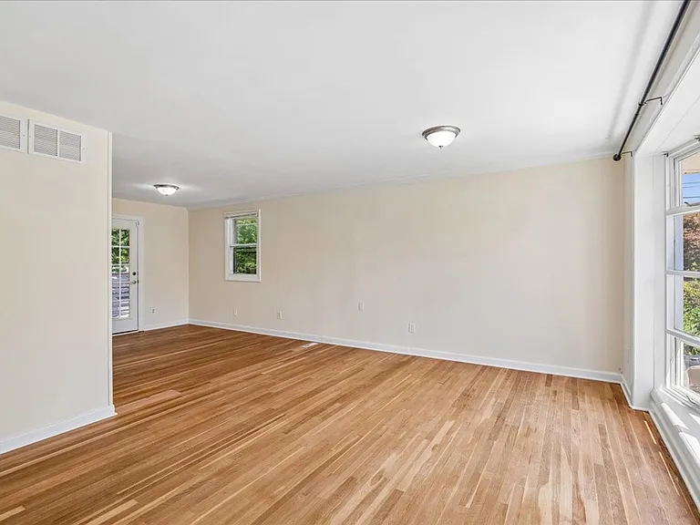 13012 Georgia Ave — Photo 5