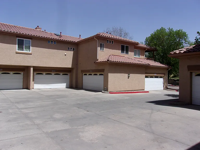 1456 Courtyard Hts — Photo 28