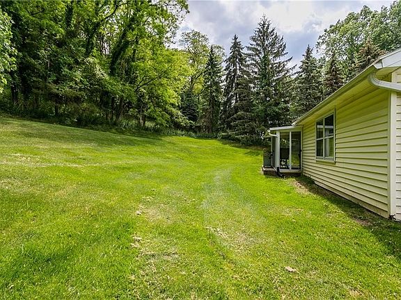 3rd image of 251 Beaconview Ct