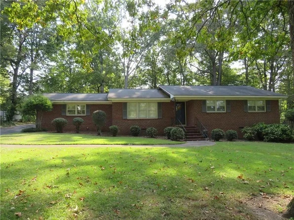 416 Lakeview Dr, Cedartown, GA 30125