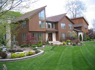 17 Lyons Ct, Woodcliff Lake, NJ 07677