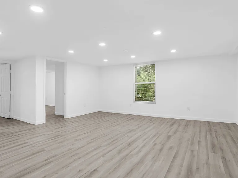 2737 Stuart Dr — Photo 21
