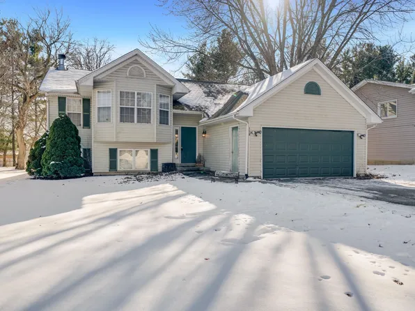 119 Liverpool Dr SE, Poplar Grove, IL 61065