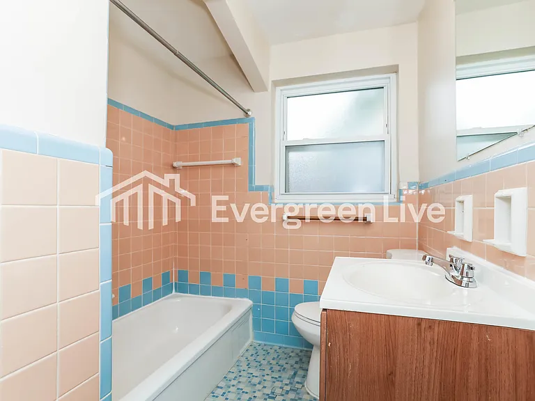 1557 Pasadena Ave — Photo 9