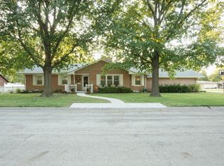 2019 5th St, Clay Center, KS 67432