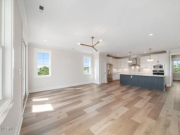 4th image of 1738 Mackerel Ln #B