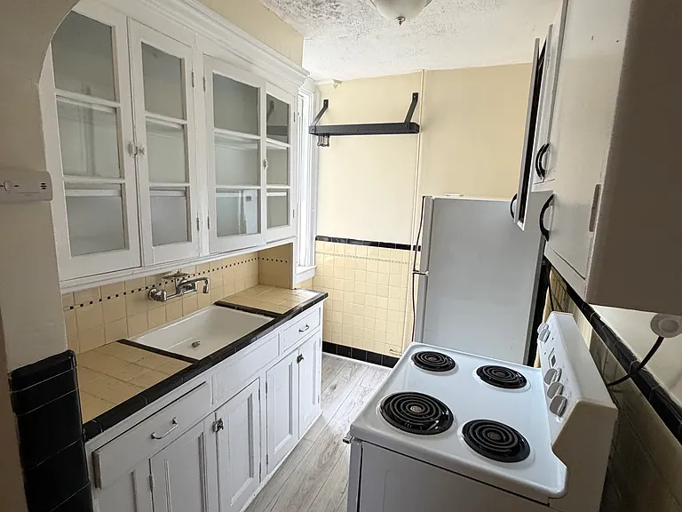 539 Linwood Ave #3 — Photo 3