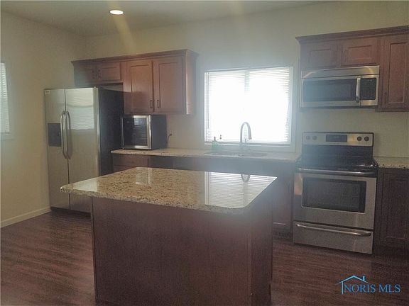 4th image of 358 Lake Shore Dr #Dr06