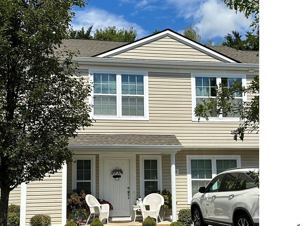 1st image of 555 Pin Oak Dr NW