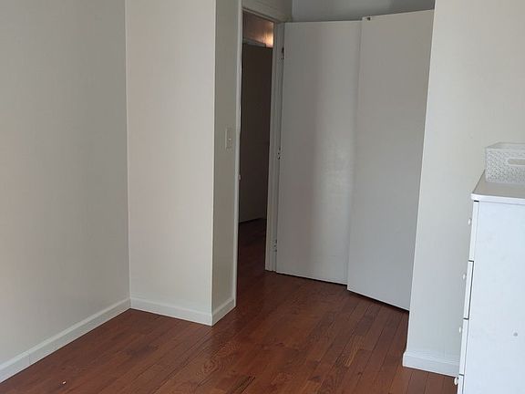 5th image of 462 Carlton Ave APT 2