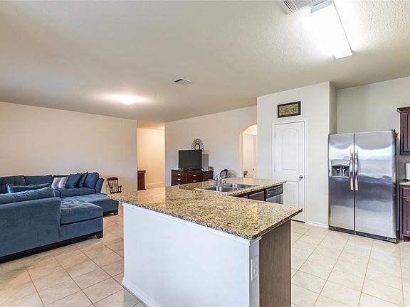 5th image of 523 Clearlake Dr
