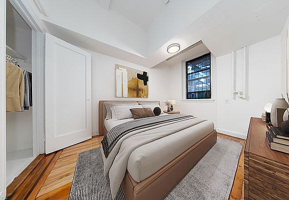 4th image of 244 W 72nd St #B