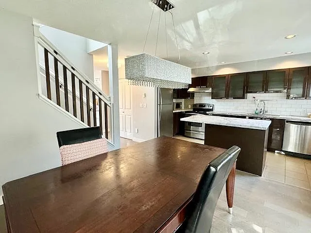 9533 Granville Ave — Photo 13