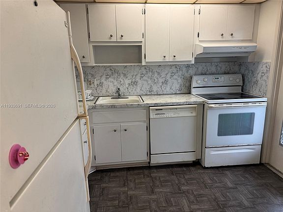 5th image of 950 Hillcrest Dr APT 411