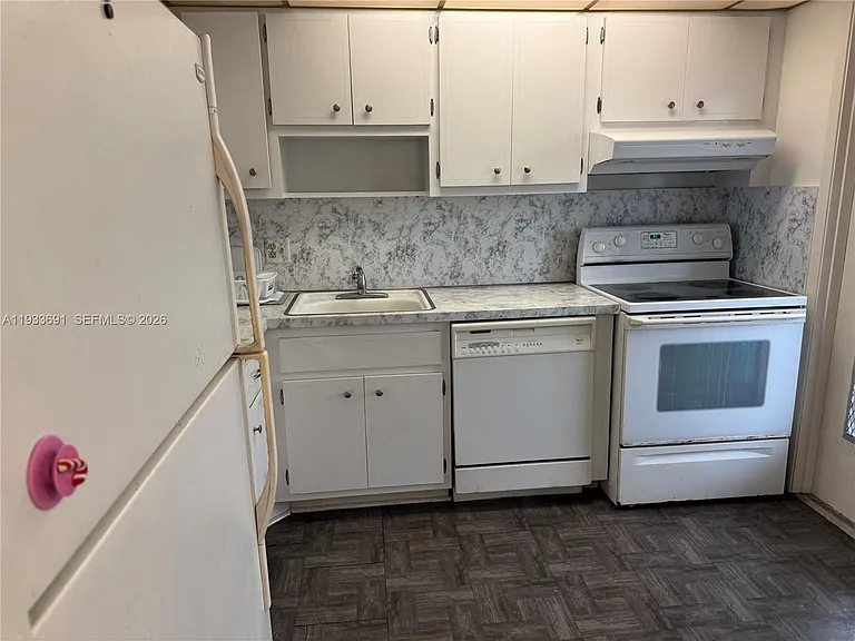 950 Hillcrest Dr #411 — Photo 5