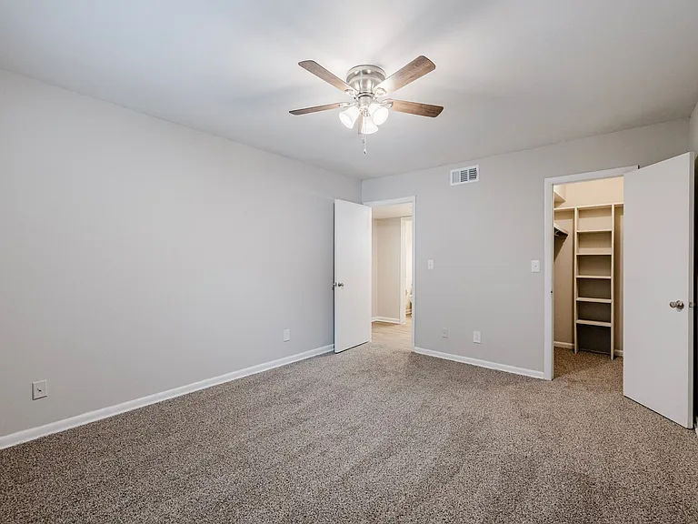Modern Living in the Heart of Northlake — Photo 24