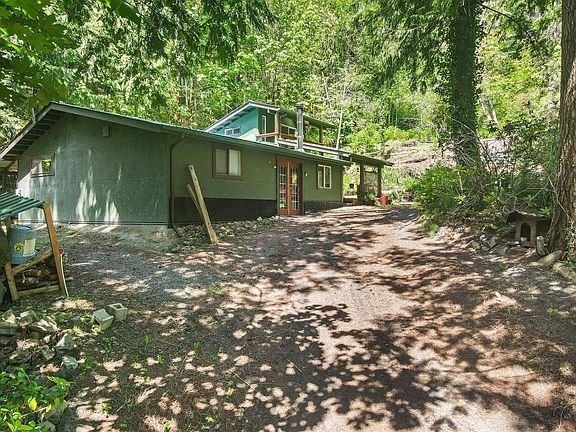 3rd image of 4139 Slesse Rd