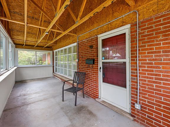 4th image of 2321 Southview Dr