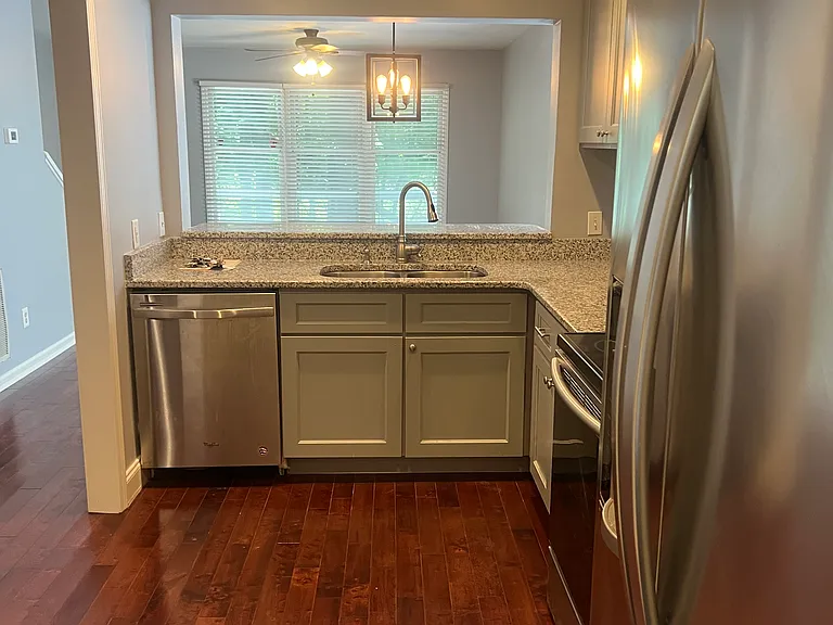 825 Edwards St #B — Photo 18