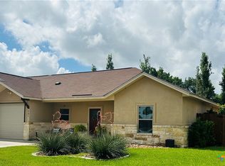 231 Navarro Xing #7B, Seguin, TX 78155