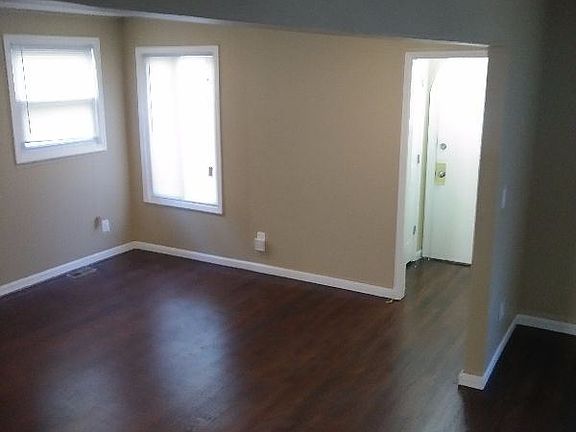 4th image of 14006 Glastonbury Ave
