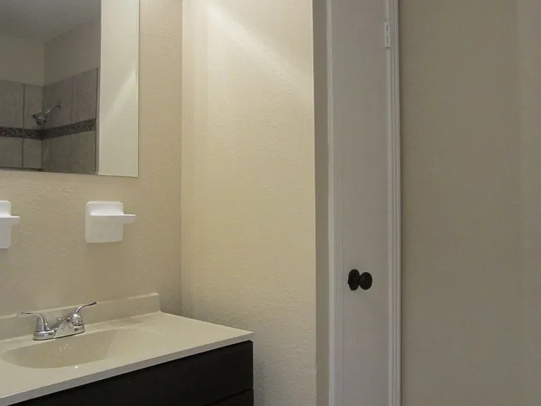 4284 Merlcrest Cv — Photo 4