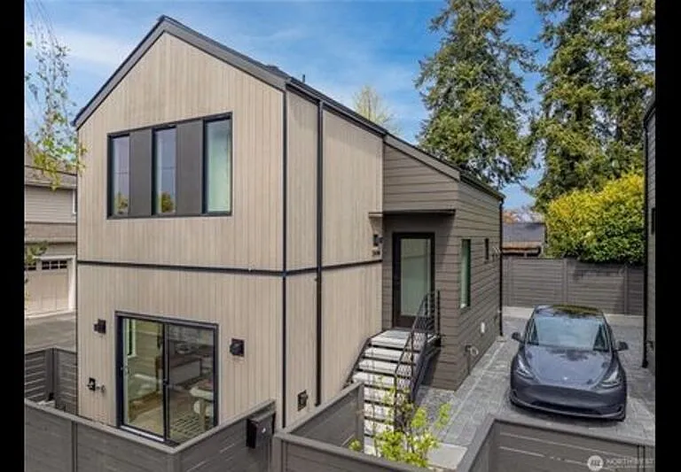 2806 W Dravus St — Photo 2