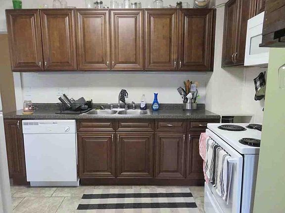 4th image of 603 S Washington Ave