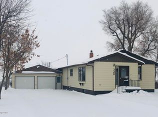 328 4th St NW, Watford City, ND 58854