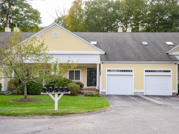 18 Whiting Ln #18, Hingham, MA 02043