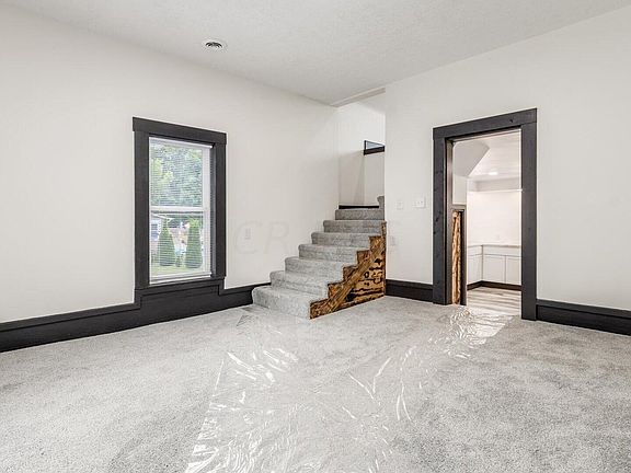 4th image of 216 W Main St
