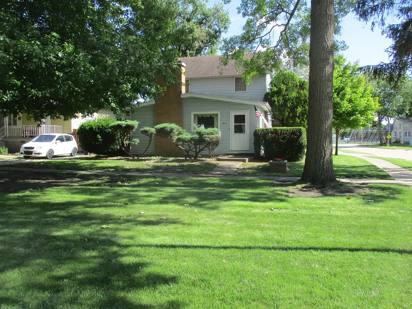 800 E Sangamon Ave photo 1