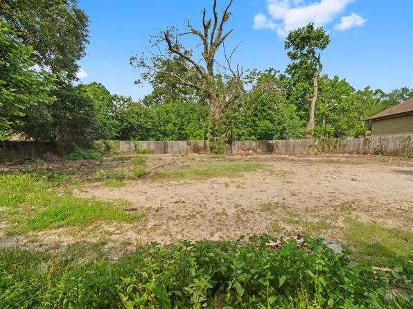 1615 Gilmore St, Conroe, TX 77301