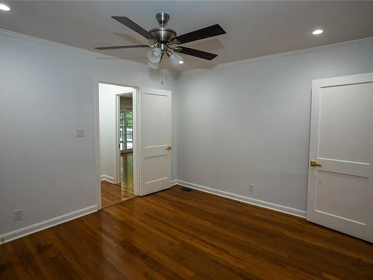 1311 Roxboro Dr — Photo 18