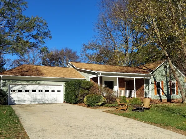 922 Evian Ln, Matthews, NC 28105