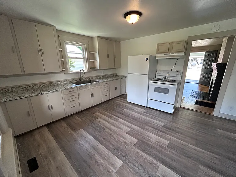 208 Greene St — Photo 14