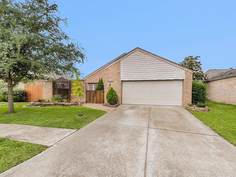 11634 Southlake Dr — Photo 1