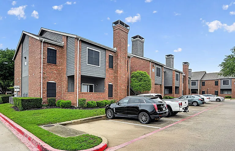 The Versailles Apartments — Photo 44