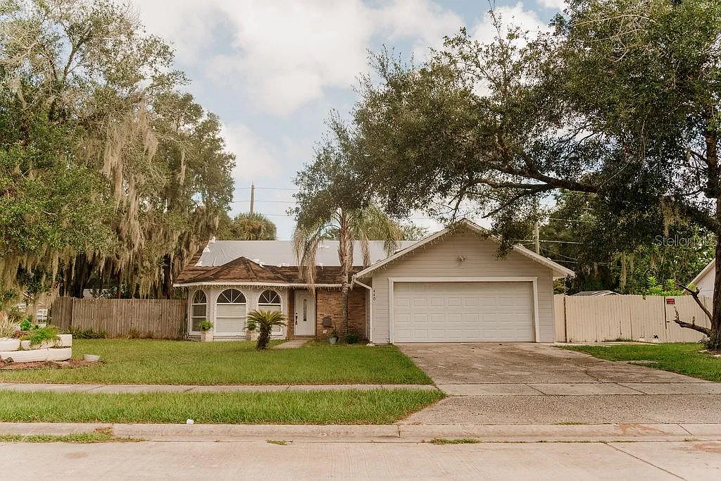 3 bed, 1.0 bath, 1390 sqft, $1,999 — Photo 1